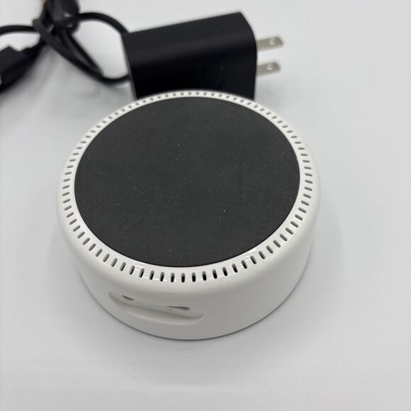 Amazon RS03QR Echo Dot 2nd Generation Smart Speaker with USB Cable And Plug. - Picture 9 of 10
